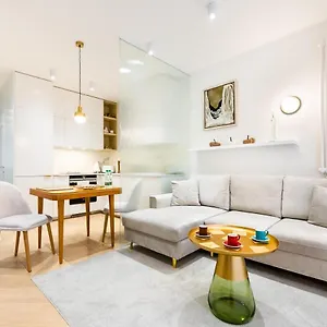 https://eko-park-abdank-white-apartment.warsawhotelspoland.com